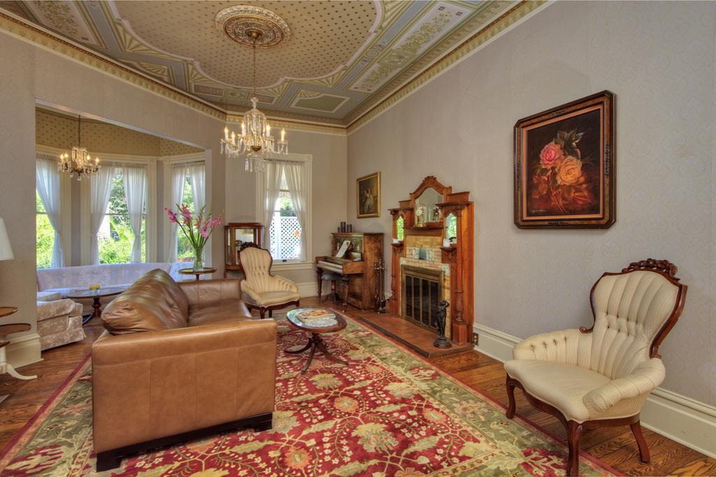 The Pink Mansion Bed & Breakfast Calistoga Bagian luar foto